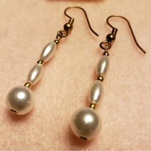 NWT Handcrafted Pearl Earrings